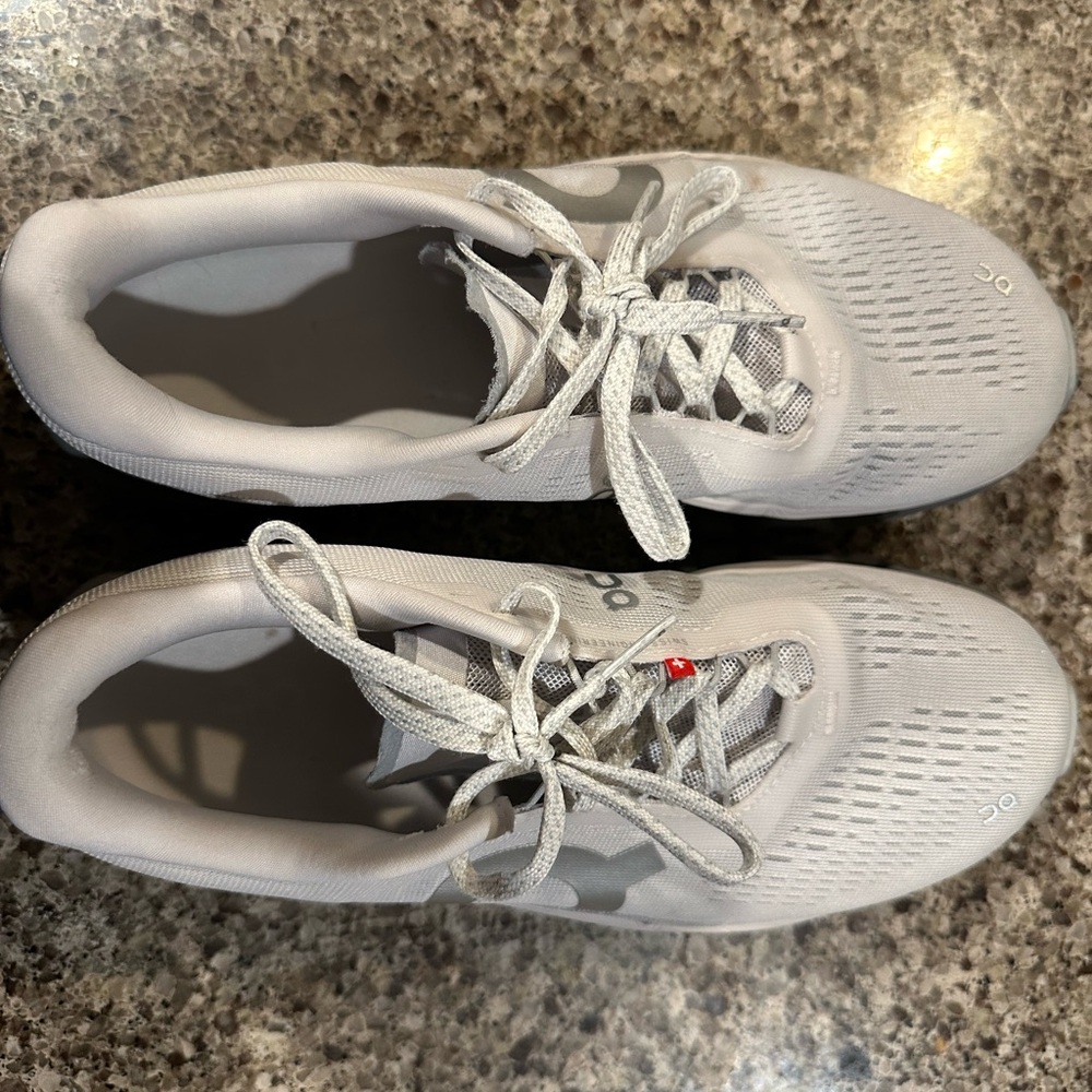 Love them but they are the wrong size. Great condition!